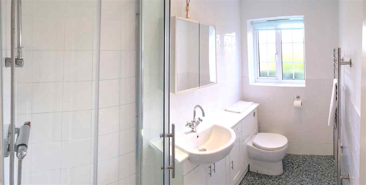 resized-2349823-Twin en-suite.JPG